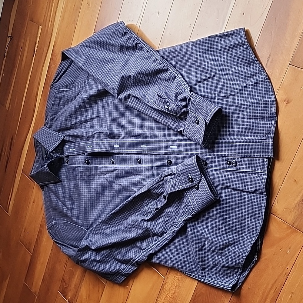 Gap premium dress button down shirt.  Sz M. Slim fit